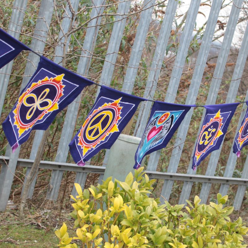 7-Flaggen-Banner - Liebe im Mittelpunkt