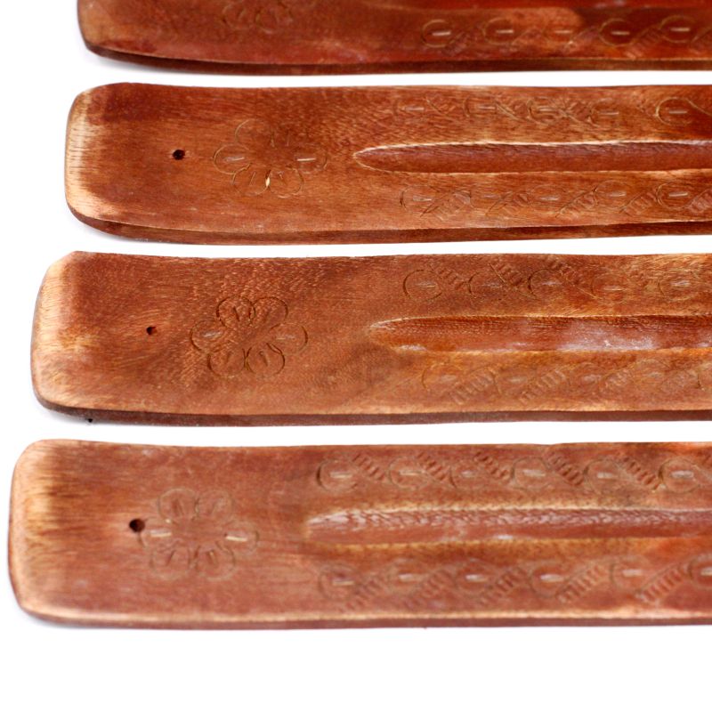 Geschnitzter Holzhalter aus Mangoholz
