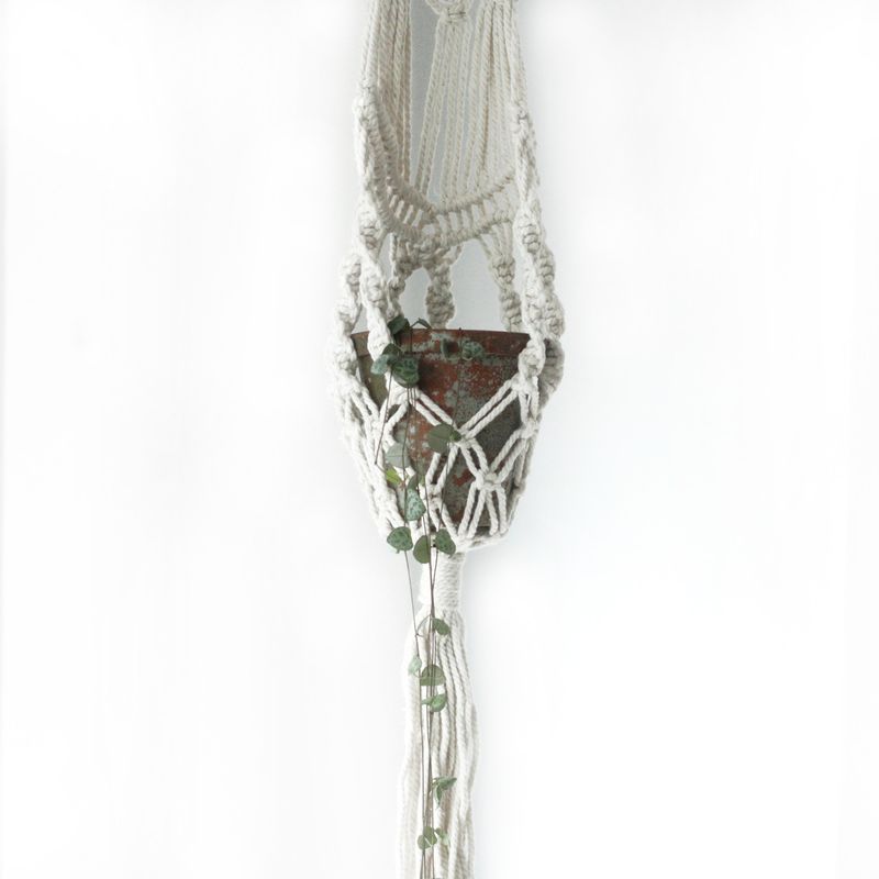 Makramee Topfhalter - Lang mit rattan Kranz