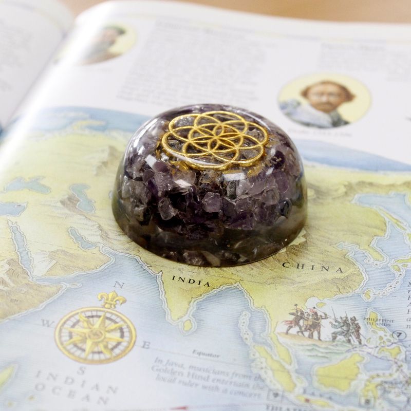 Orgonit Briefbeschwerer 'Amethyst Kuppel'