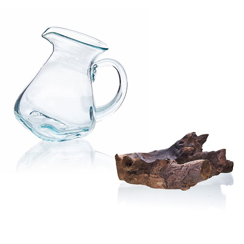 Geschmolzenes Glas auf Holz - Wasserkrug