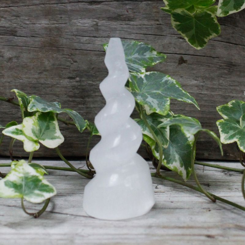 Selenit Spiral -Einhornhorn-Turm - 10 cm