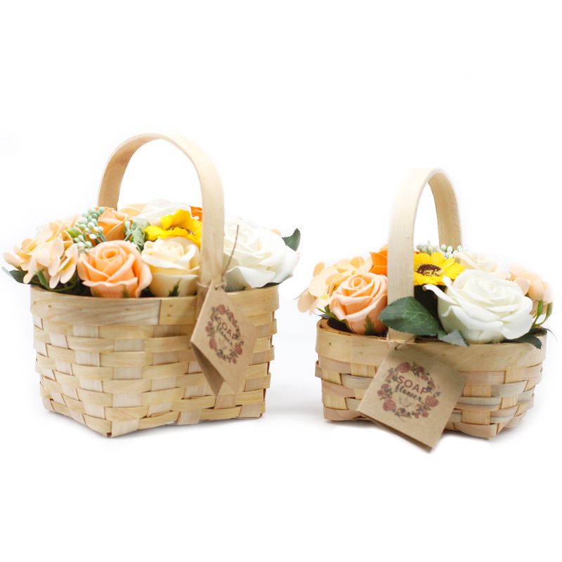 Großes Bouquet in Weidenkorb - orange