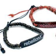 Coco-Slogan-Armreifen – Rebellion X