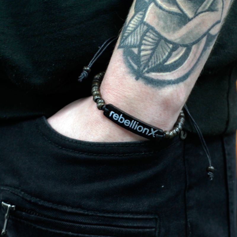 Coco-Slogan-Armreifen – Rebellion X