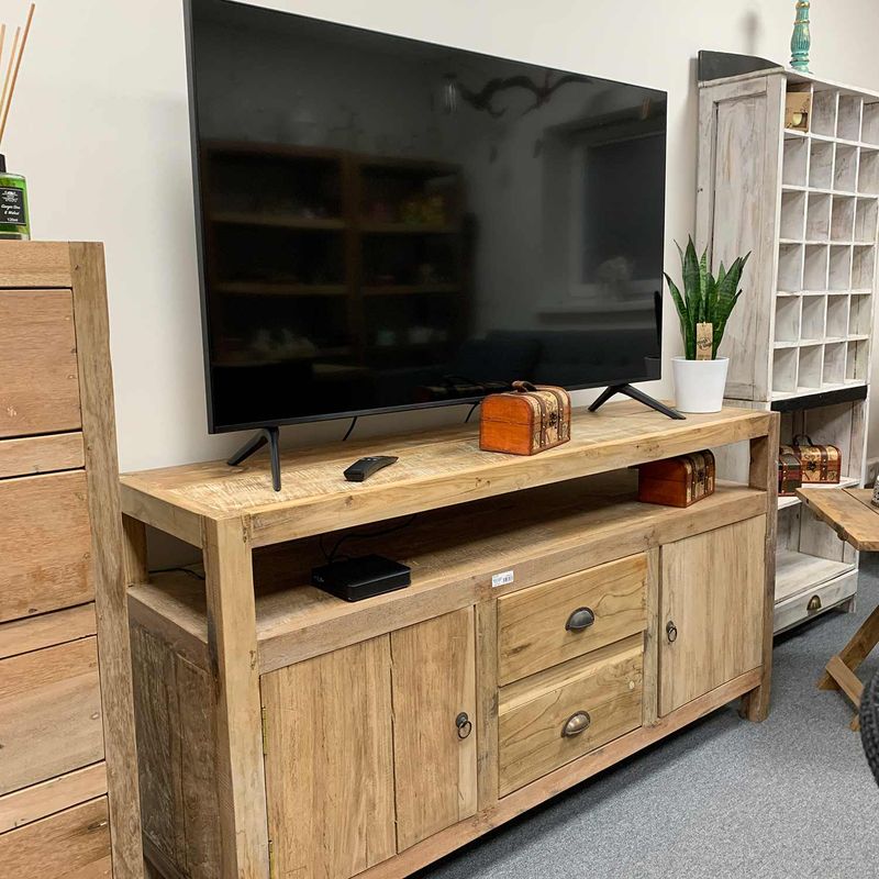 Großer TV-Ständer