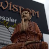 Handgeschnitzter Buddha - 80cm Willkommen