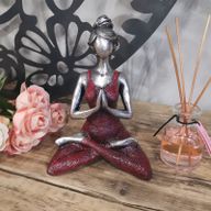 Yoga Lady Figur -  Silver & Bordeaux 24cm