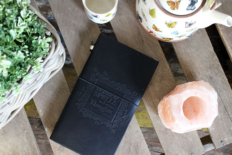 Handgemachtes Ledertagebuch- Mein Buch der Zauber und anderer Gedanken - Schwarz