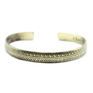 Tibetischer Armreif (Messing) - Kleines Tribal-Blatt