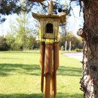 Quadratische Seegras-Vogelbox mit Glockenspielen 49x15cm