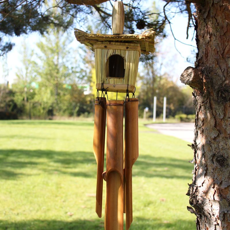 Quadratische Seegras-Vogelbox mit Glockenspielen 49x15cm