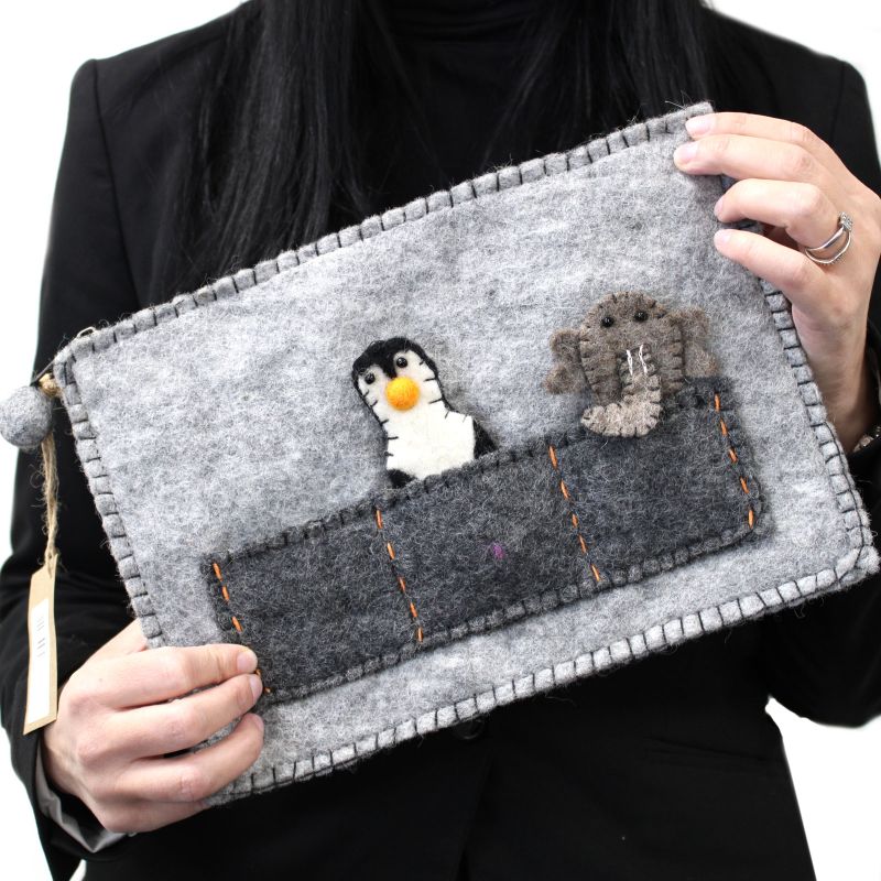 Tablettasche mit Fingerpuppen