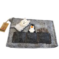 Tablettasche mit Fingerpuppen