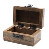Holzbox weissgewaschen- 3x1.5 Pillendose Slawisches Design