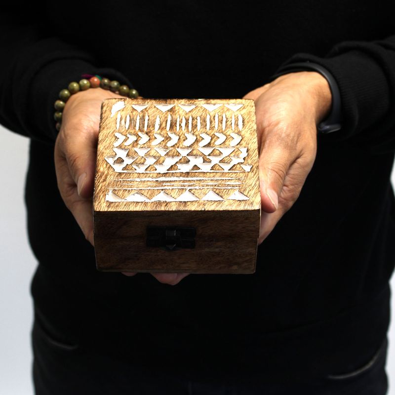 Holzbox weissgewaschen - 4x4 Aztekisches Design