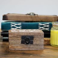 Holzbox weissgewaschen - 3x1.5 Pillendose Aztekisches Design