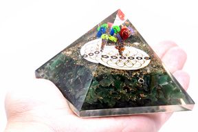 Orgonite Pyramide 'Flower of Life' grün - 70 mm