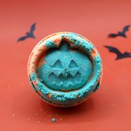 Halloween-Badebombe mit Fenchel und Orange