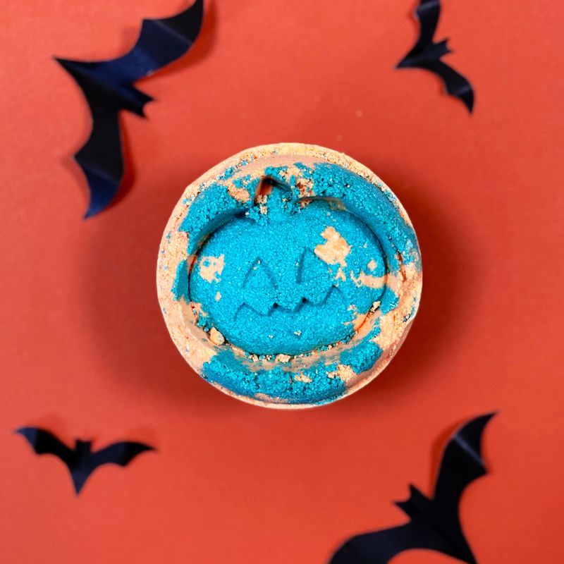 Halloween-Badebombe mit Fenchel und Orange