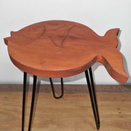 Pflanzenständer aus Albesia  Holz- Terrakotta-Fisch