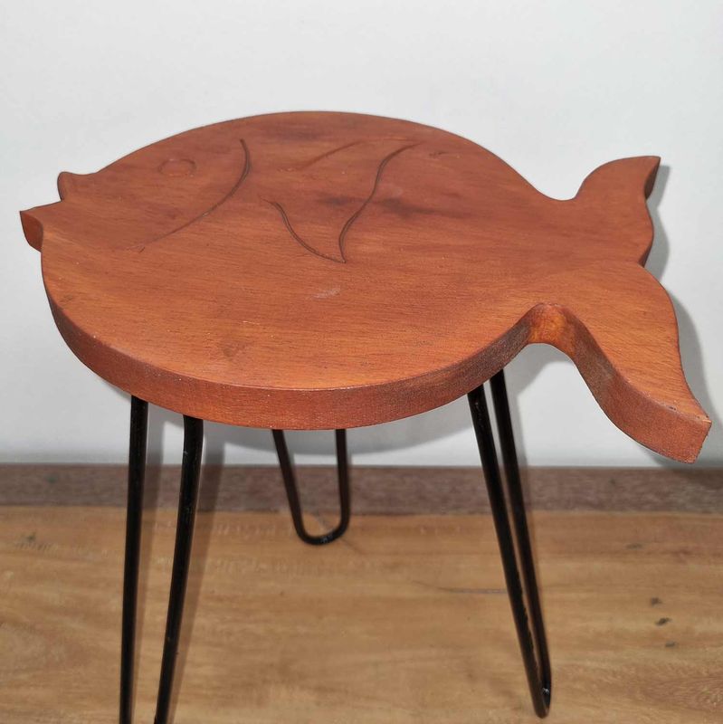 Pflanzenständer aus Albesia  Holz- Terrakotta-Fisch