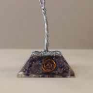 Edelsteinbaum mit Orgonitbasis – 80 Steine ​​– Amethyst
