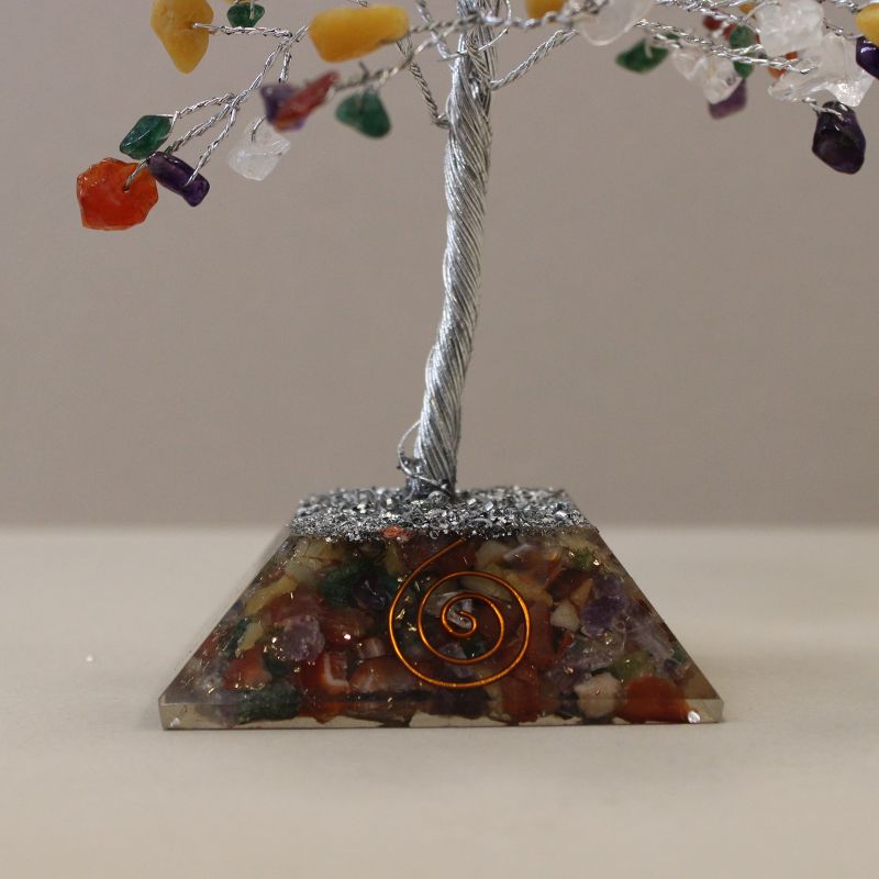 Edelsteinbaum mit Orgonitbasis – 160 Steine ​​– Mehrfarbig