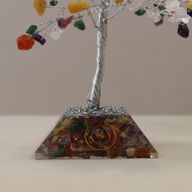 Edelsteinbaum mit Orgonitbasis – 160 Steine ​​– Mehrfarbig