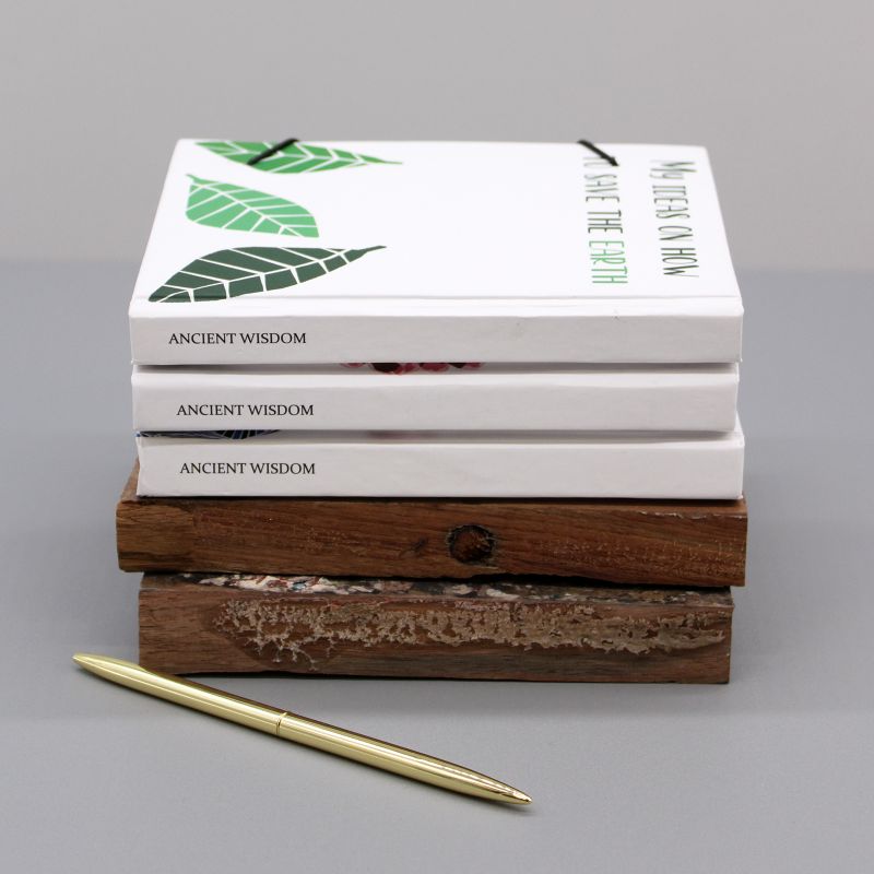 Kleines Notizbuch mit Riemen - Blätter am selben Baum
