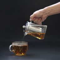 Teekanne aus Glas mit Sieb - Turmform - 780 ml