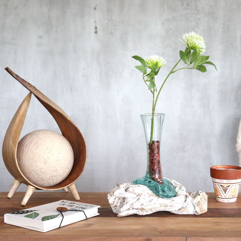 Geschmolzenes Glas auf getünchtem Holz – Vase – klein