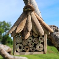 Bienen- und Insektenhäuschen aus Treibholz