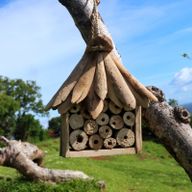 Bienen- und Insektenhäuschen aus Treibholz