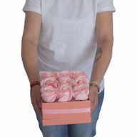 Seifenblumen-Geschenk-Blumenstrauß - 9 Rosa Rosen - Quadrat