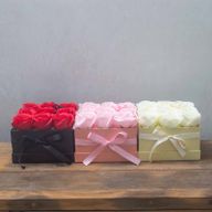 Seifenblumen-Geschenk-Blumenstrauß - 9 Rosa Rosen - Quadrat