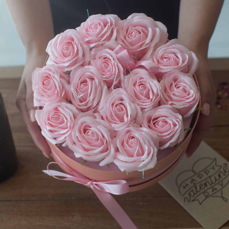 Seifenblumen-Geschenk-Blumenstrauß - 13 Rosa Rosen - Herz