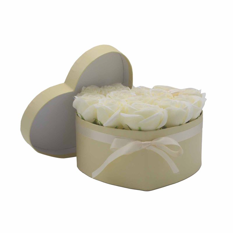 Seifenblumen-Geschenk-Blumenstrauß- 13 Cremefarbene Rosen - Herz