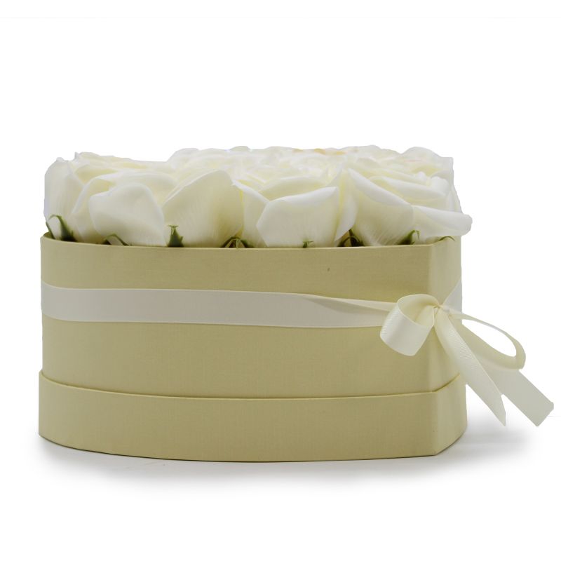 Seifenblumen-Geschenk-Blumenstrauß- 13 Cremefarbene Rosen - Herz
