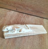 Handgeschnitzter Türstopper - Gecko