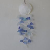 Windspiele- Blaues und weißes Glas