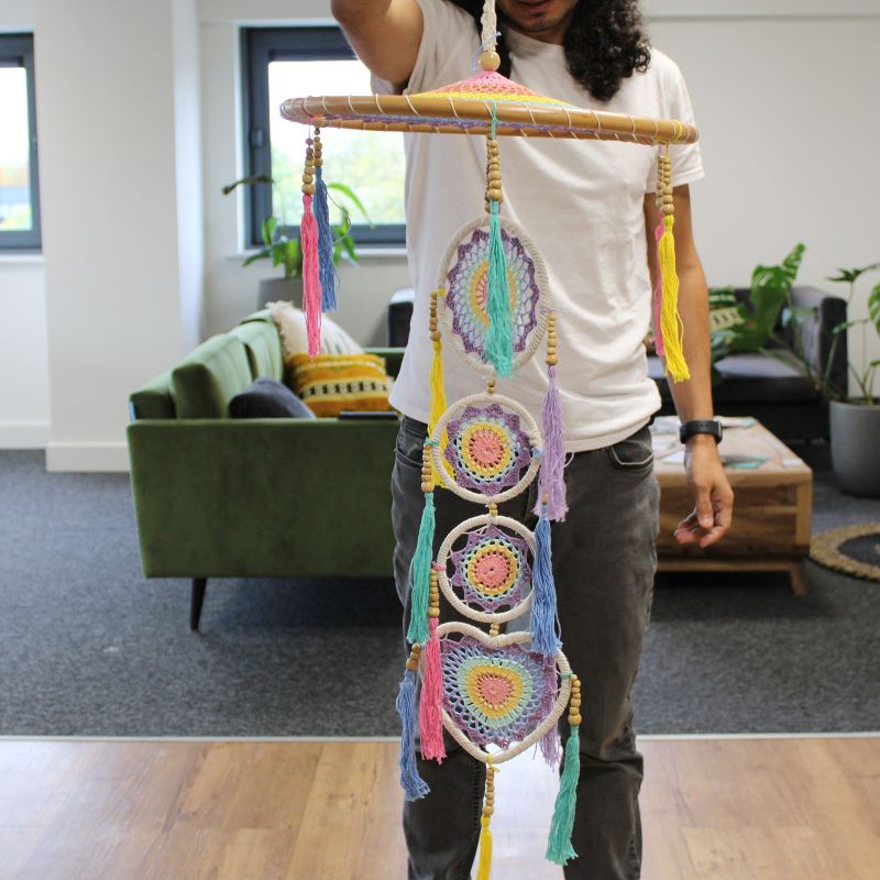 Großer Drama Dreamcatcher - Pastellregenbogen