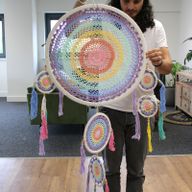 Großer Traumfänger (55cm) - Pastellregenbogen