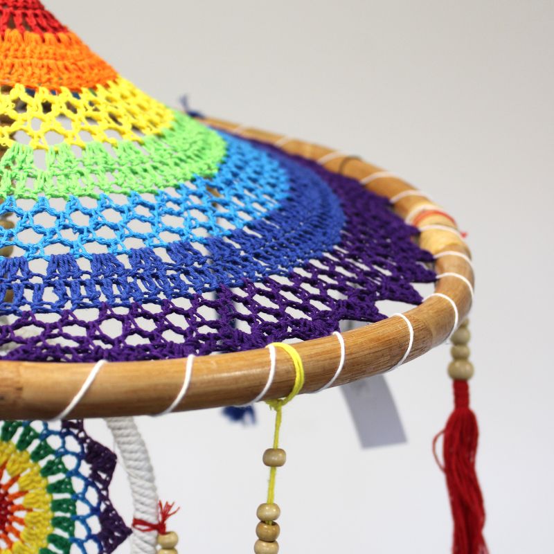 Großer Drama-Traumfänger – lebendiger Regenbogen