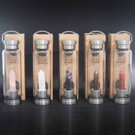 Kristallinfundierte Glas-Wasserflasche - Belebender roter Jaspis - Obelisk