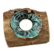Kerzenhalter aus geschmolzenem Glas auf Holz