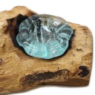 Flacher dreifacher Kerzenhalter aus Moltonglas auf Holz