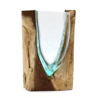 V-förmige Kunstvase aus geschmolzenem Glas auf Holz