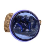 Geschmolzenes Glas Mini Blue Bowl auf Holz
