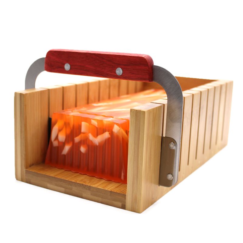 Seifenschneider-Set aus Holz – gewellter und gerader Ausstecher